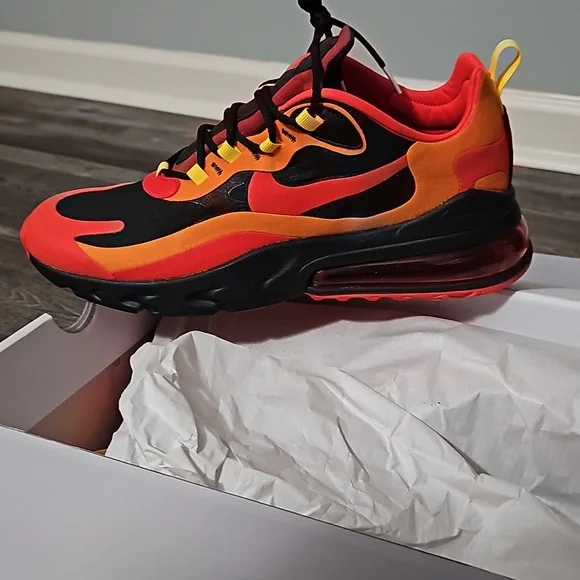 Airmax 270 React 11.5 red black and yellow NIKE Air Max 270 React CZ9267 001 - Shiekh main image 3